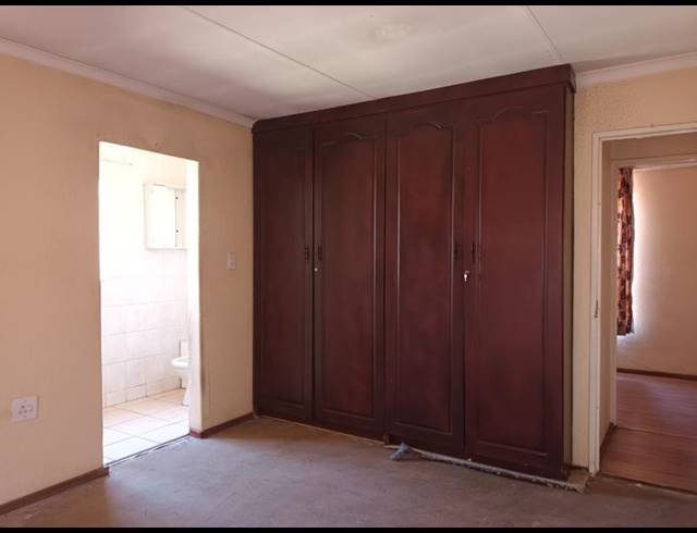 3 BEDROOM HOUSE FOR SALE IN PROTEA GLEN